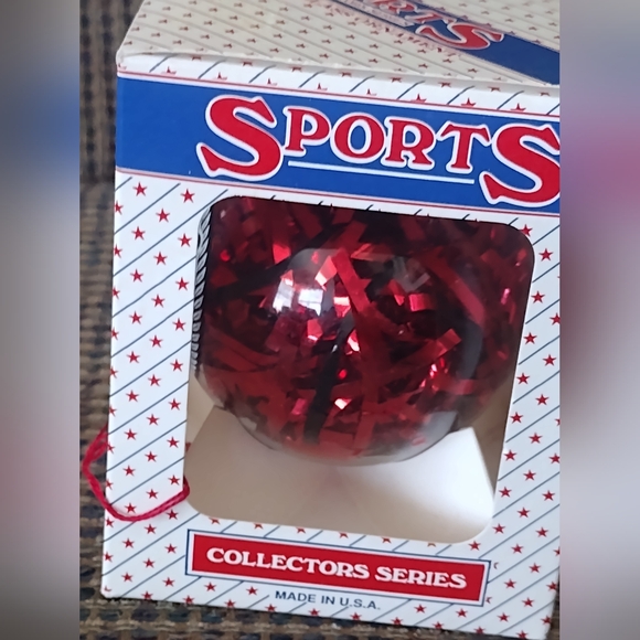 Chicago Bulls Collectors Series Ornament - Picture 5 of 9